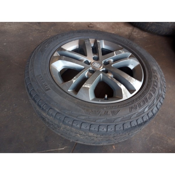 Uma Roda Com Pneu Da Fiat Toro 2019 225/65r17 Original