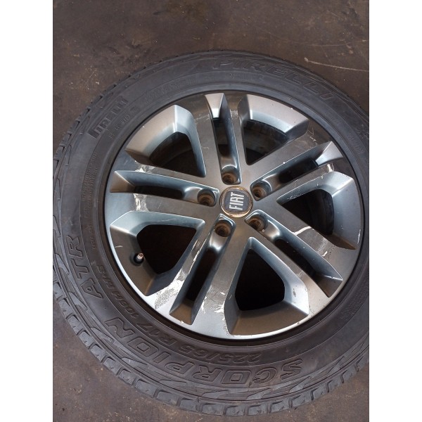 Uma Roda Com Pneu Da Fiat Toro 2019 225/65r17 Original