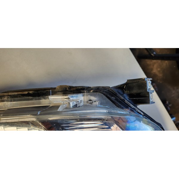 Farol Hilux Lado Direito 2020 Original Usado