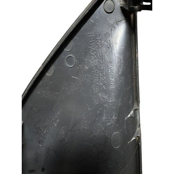 Moldura Grade Parachoque Nissan Versa Lado Direito