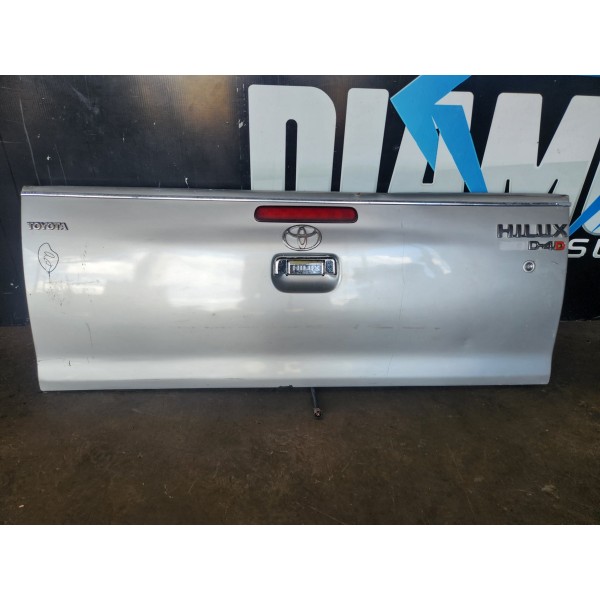Tampa Traseira Toyota Hilux 2013 Prata C\detalhe Prateado