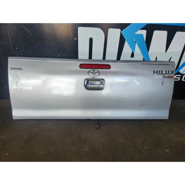 Tampa Traseira Toyota Hilux 2013 Prata C\detalhe Prateado