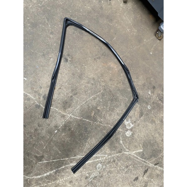 Borracha De Porta Ram 2500 2022 Dianteira Direita