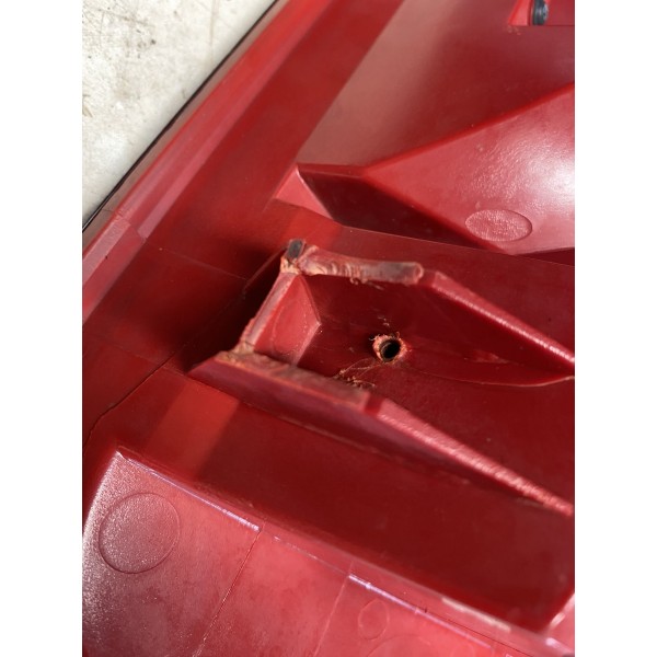 Lanterna Traseira Esquerda Amarok 2017 C/detalhe Esquerdo/motorista Vermelho