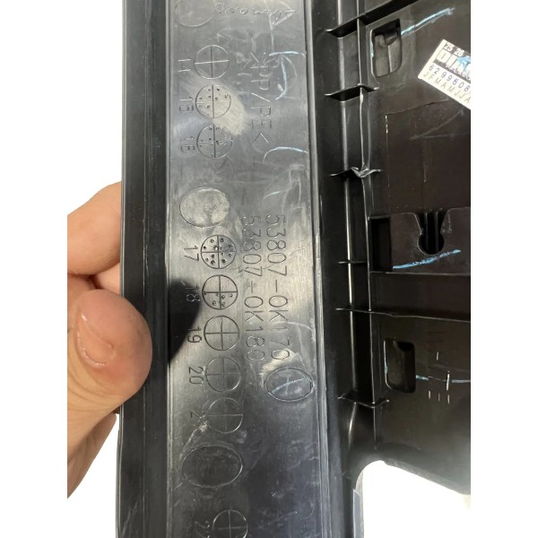 Acabamento Para Lama Direito Toyota Hilux Sw4 2022 C/detalhe