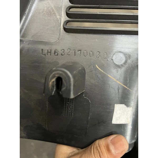 Moldura Coluna Traseira Esquerda Gm S10 2012/2018 Original Preto