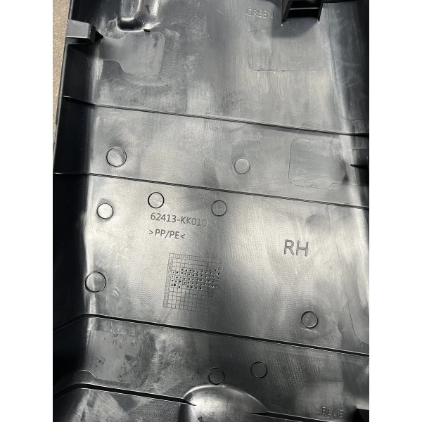 Acabamento Coluna Central Direita Hilux 2016/2023 Original