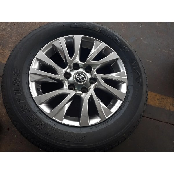 Roda Avulsa Aro18 C/pneu Hilux Sw4 Srx 2020/2023 Original Cinza-escuro
