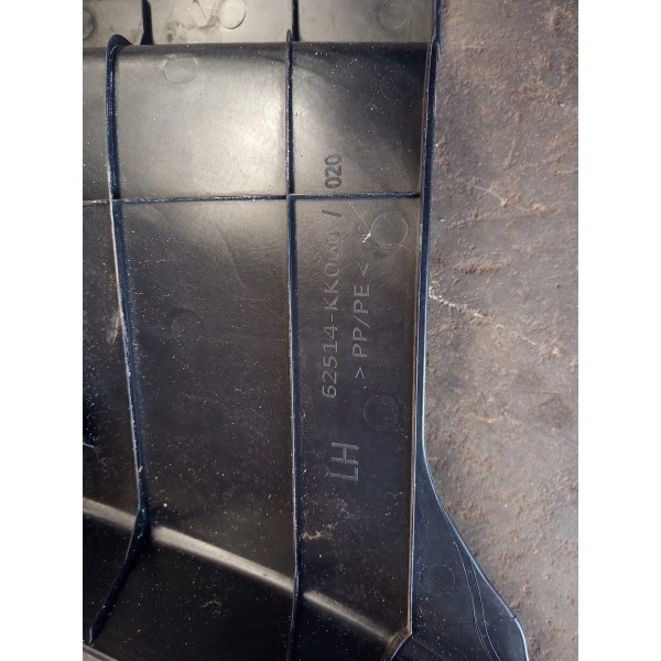 Moldura Coluna Traseira Esquerda Hilux 2016/2020 Original