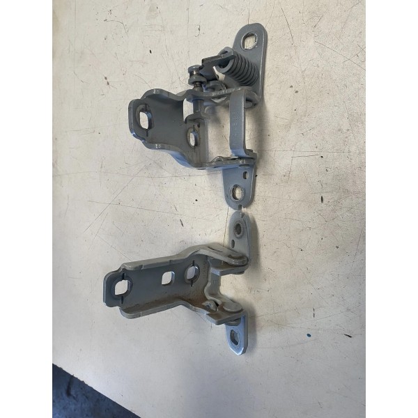 Dobradiça Porta Dianteira Esquerda Dodge Ram 3500 2022