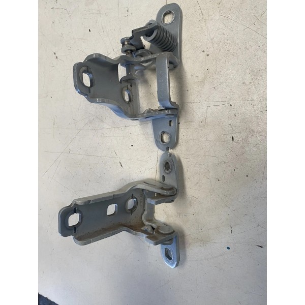 Dobradiça Porta Dianteira Esquerda Dodge Ram 3500 2022