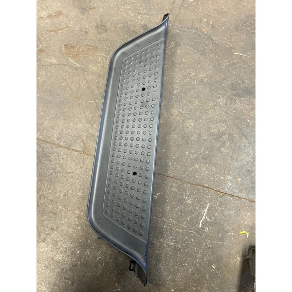 Pisante Central Parachoque Traseiro Vw Amarok 2010/2023
