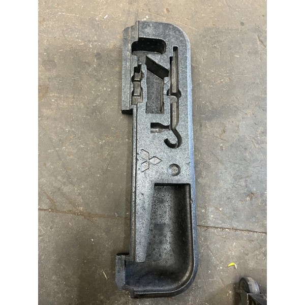 Isopor Caixa Ferramentas Mitsubishi Pajero Tr4 2010/2015 Preto
