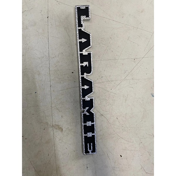 Emblema Laramie Dodge Ram 3500 2022 Prateado