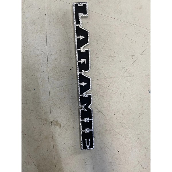 Emblema Laramie Dodge Ram 3500 2022 Prateado