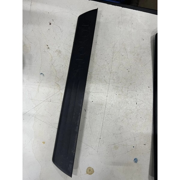 Soleira Porta Dianteira Direita Hilux Sw4 2016-2023 Original Preto