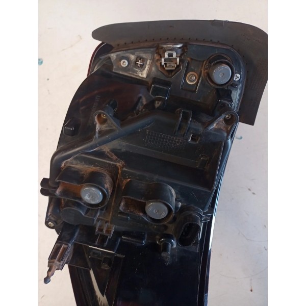Lanterna Esquerda Fiat Toro 2020/2021 48850748 (usado) Esquerdo/motorista Vermelho
