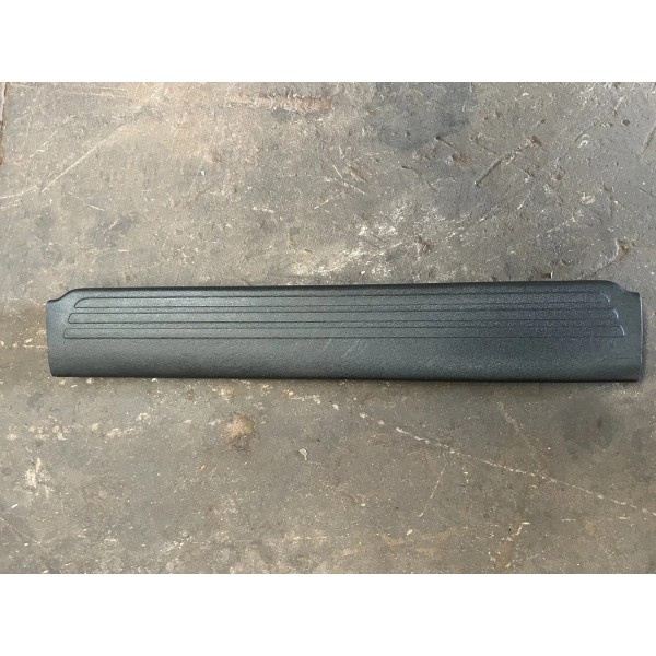 Soleira Dianteira Direita Gm S10 2017 Original Preto