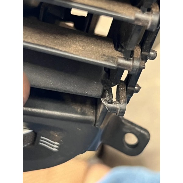 Difusor Ar Traseiro Dodge Ram 2500 Original (com Detalhe)