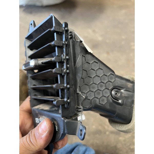 Difusor Ar Traseiro Dodge Ram 2500 Original (com Detalhe)