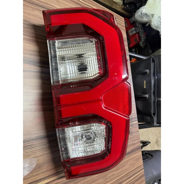 Lanterna T.esquerda Toyota Hilux 2024 Led Original Esquerdo/motorista