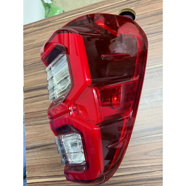 Lanterna T.esquerda Toyota Hilux 2024 Led Original Esquerdo/motorista