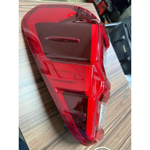 Lanterna T.direita Toyota Hilux 2024 Led Original Direito/passageiro