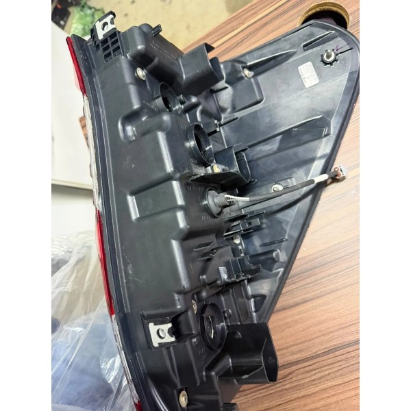 Lanterna T.direita Toyota Hilux 2024 Led Original Direito/passageiro
