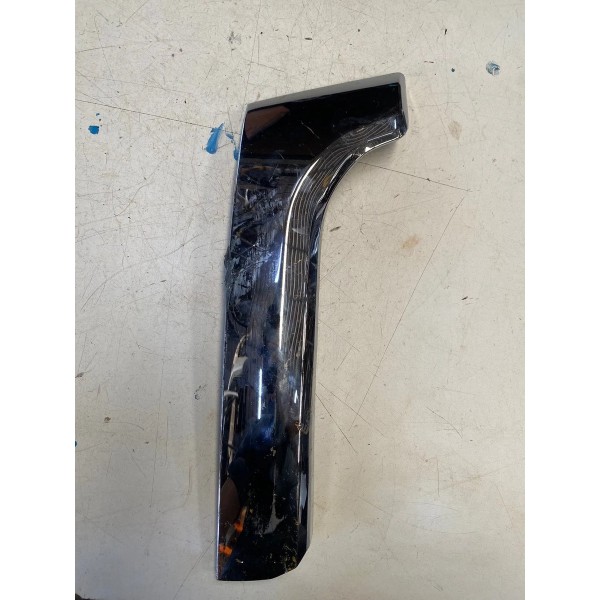 Moldura Cromada Inferior Direito Farol Ram 3500 2023 Origi