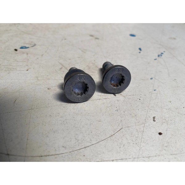 Par Parafuso Do Cabo Tampa Traseira Vw Amarok 2020 Original