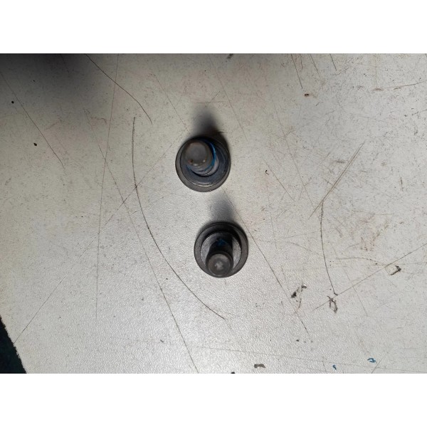 Par Parafuso Do Cabo Tampa Traseira Vw Amarok 2020 Original