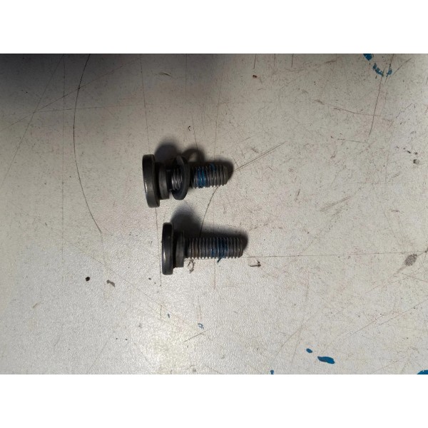 Par Parafuso Do Cabo Tampa Traseira Vw Amarok 2020 Original